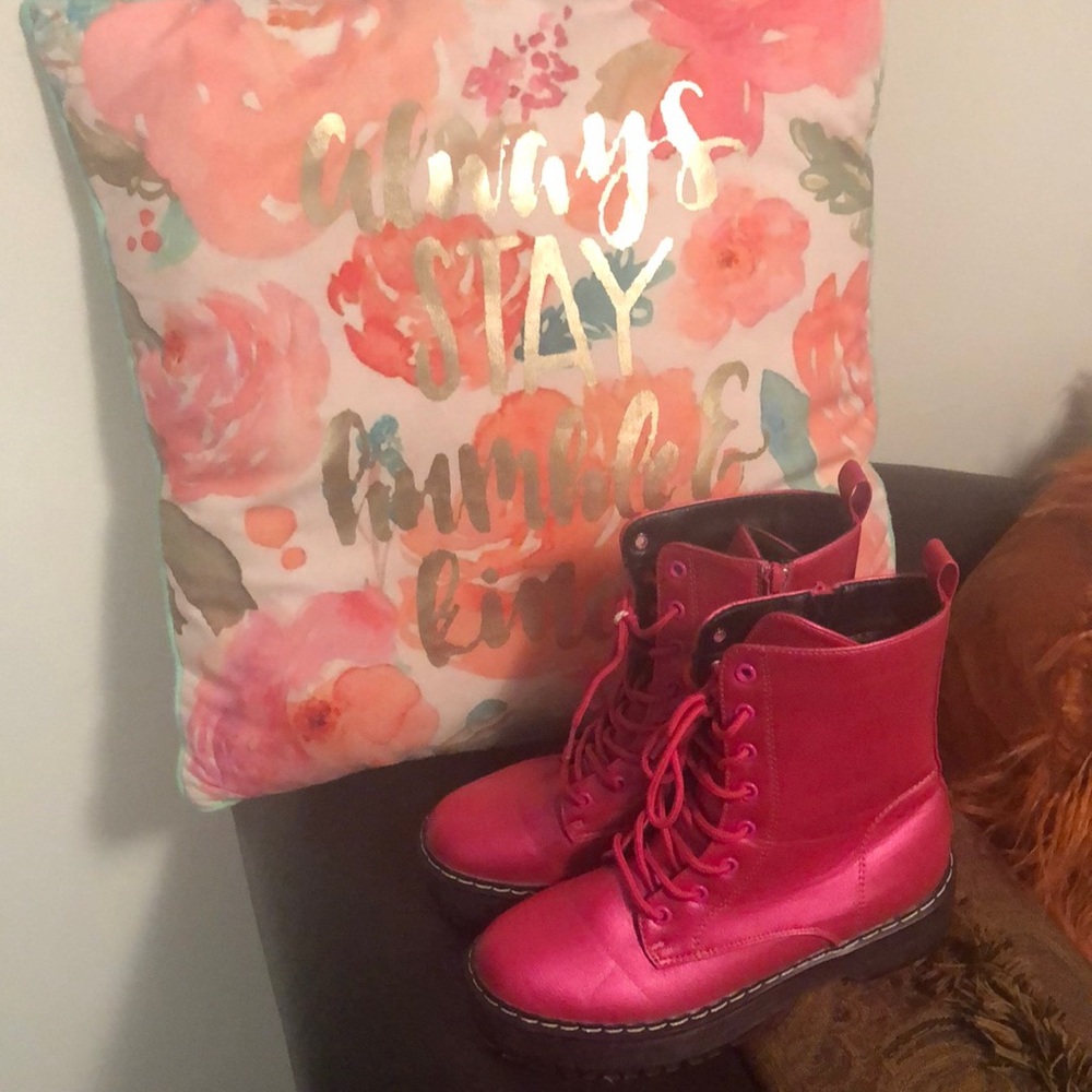 Used Womens Metallic Pink Lace Up Platform Boots Sz 7.5